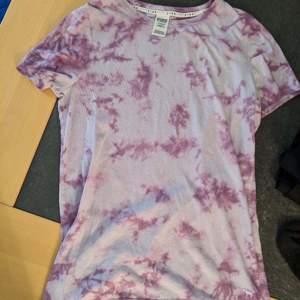 Vs pink t-shirt